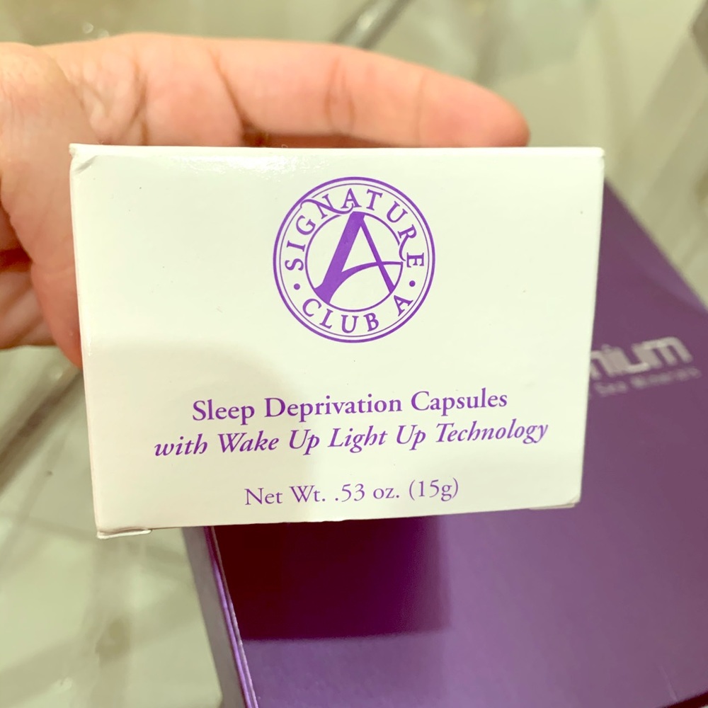 Signature Club A Sleep deprivation capsules